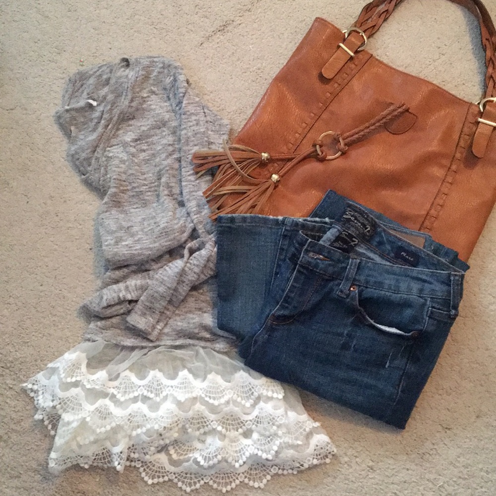 V neck long sleeved tunic with lace